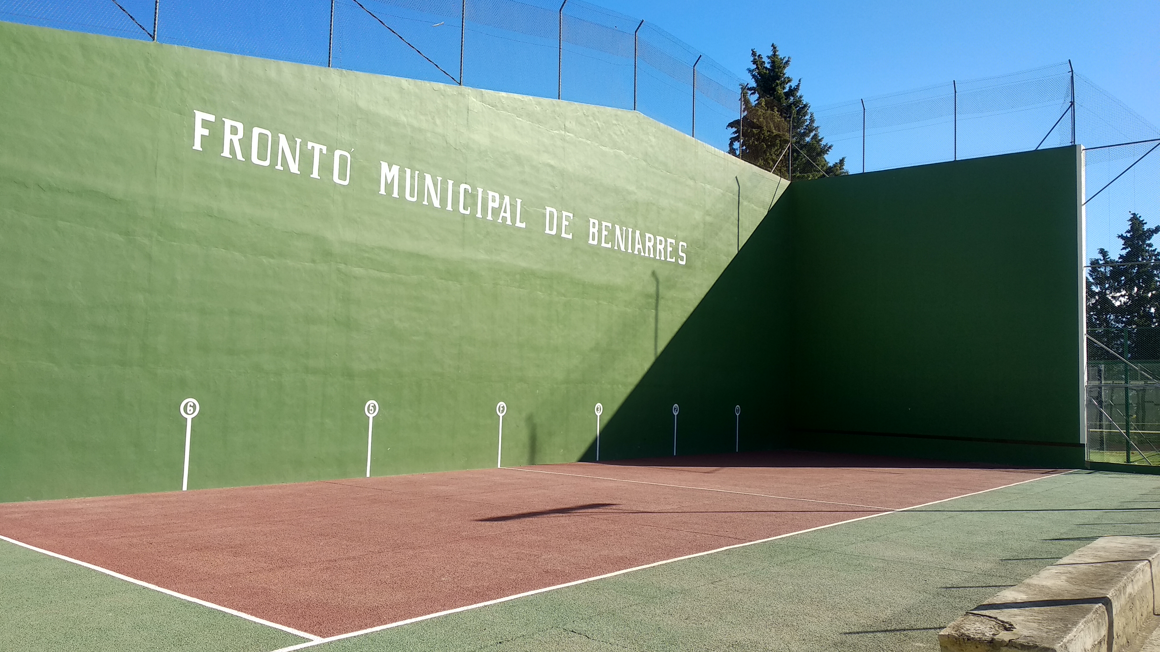 Polideportivo municipal de Beniarrés